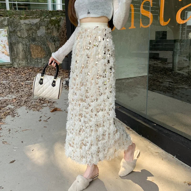 Luxurious midi skirt with sequins and feathery hem