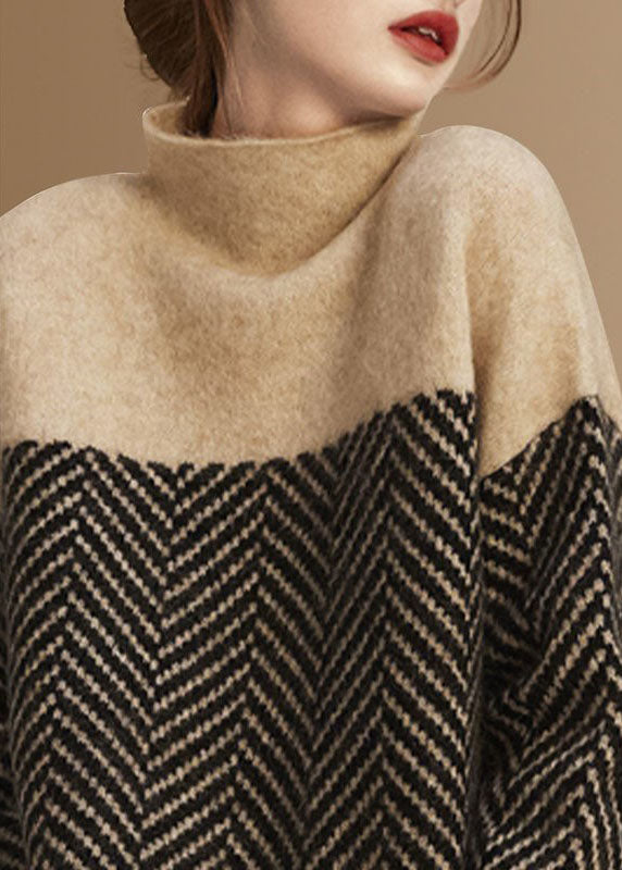 Knitted sweater with khaki coloured turtleneck and patchwork in khaki