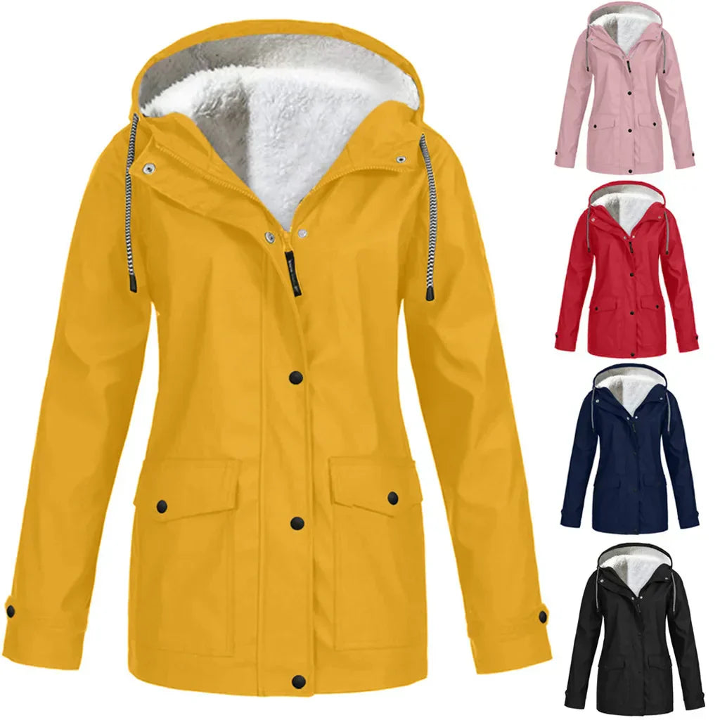 Wind and waterproof outdoor jacket with fleece lining