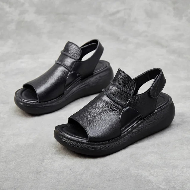 Sandals with thick sole and velcro fastening