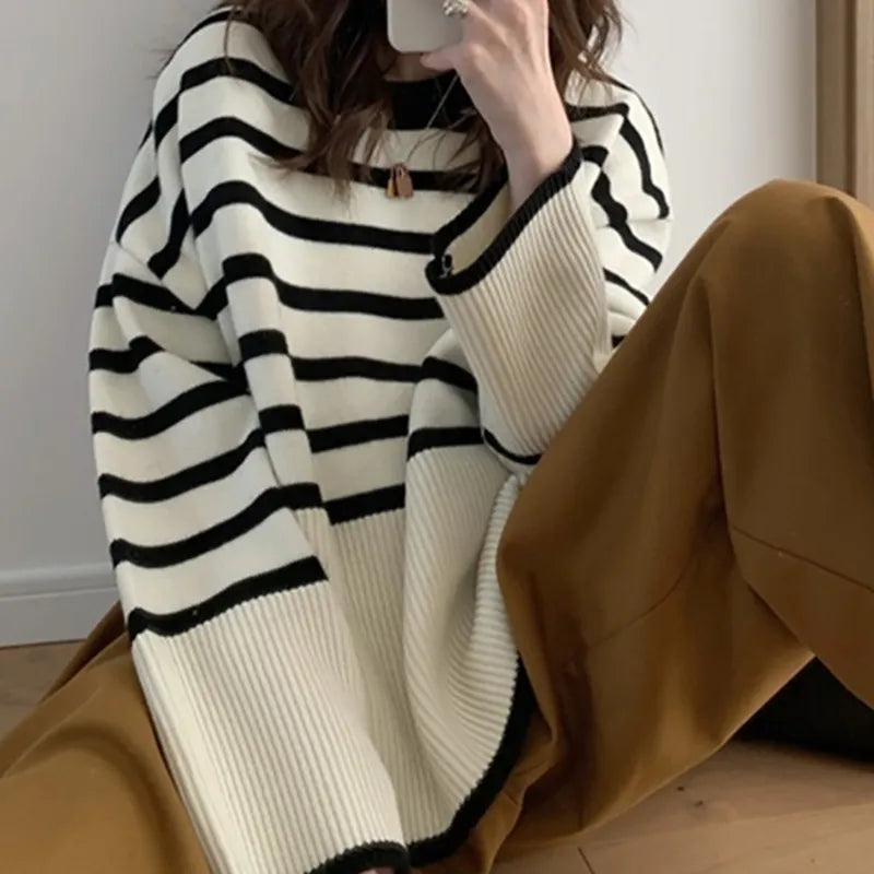 Women - Striped Jumper - Cozy Knitted Fabric - Stylish Casual Sweater