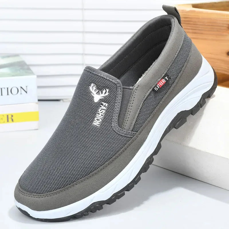 Canvas shoes with soft sole