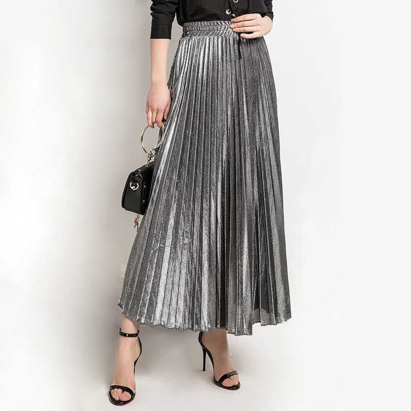 Chic maxi skirt in shiny material