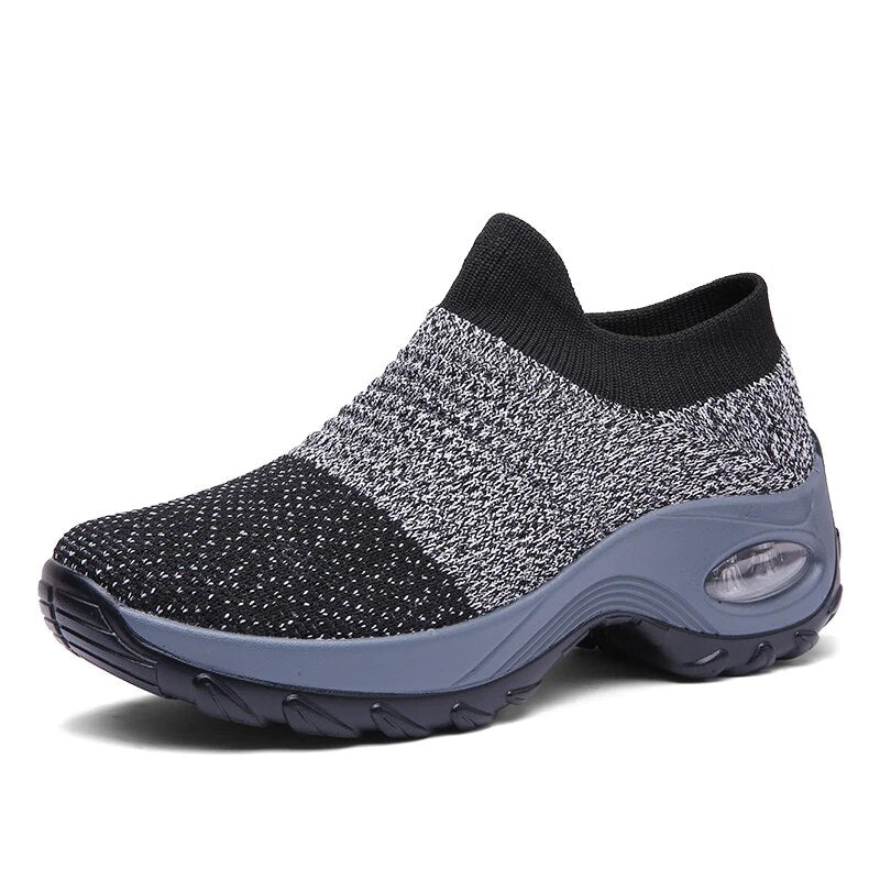 Fashionable women's sports shoes