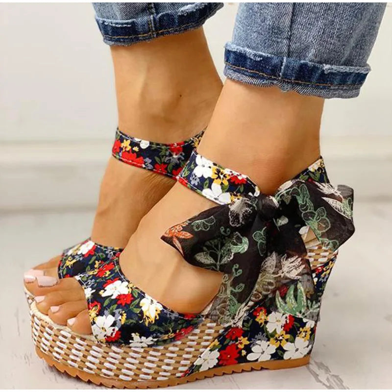 Beach wedge sandals with floral pattern