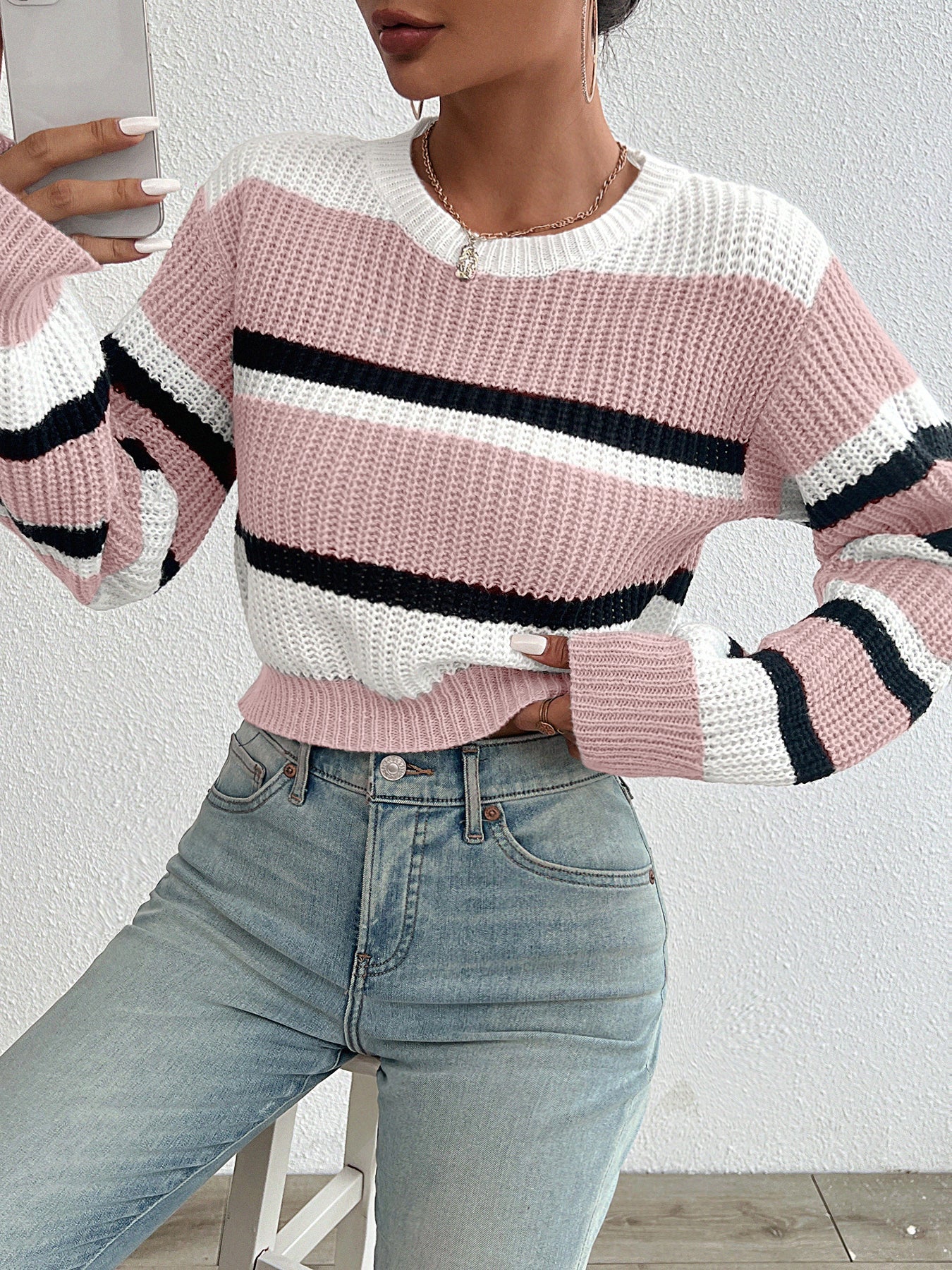 Women - Knitted Jumper - Soft Cozy Knitwear - Round Neck Sweater for Everyday Style