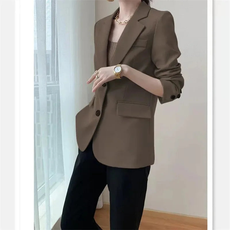 Ladies slim fit single-breasted blazer for casual and office wear