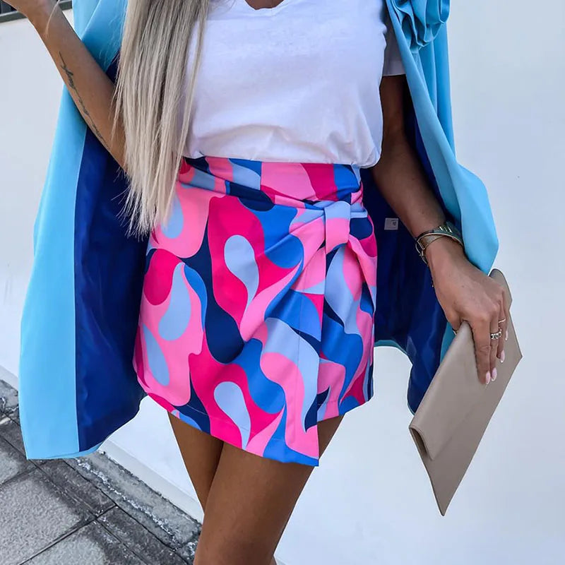 Pleated skirt with geometric print