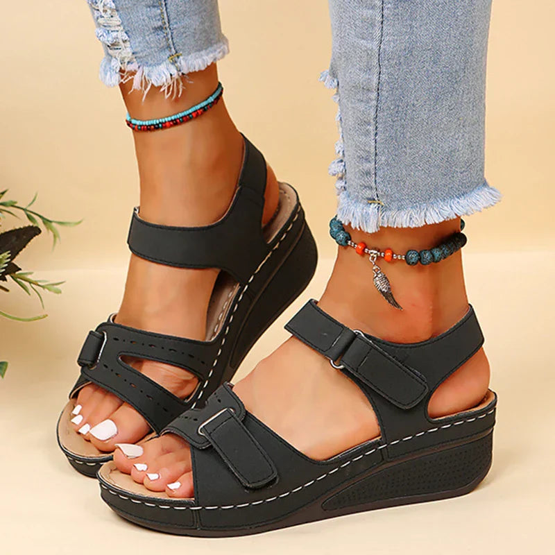 Lightweight platform sandals with wedge heel for summer