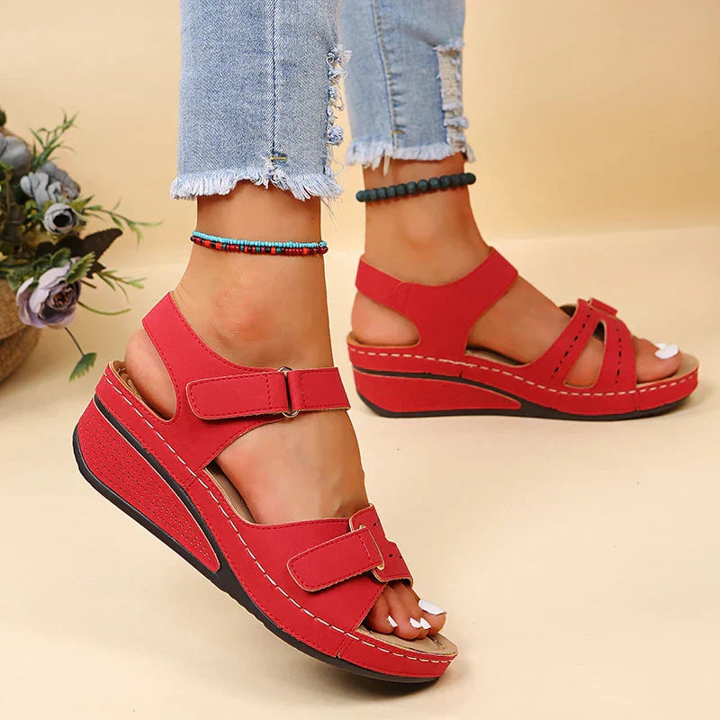 Lightweight platform sandals with wedge heel for summer