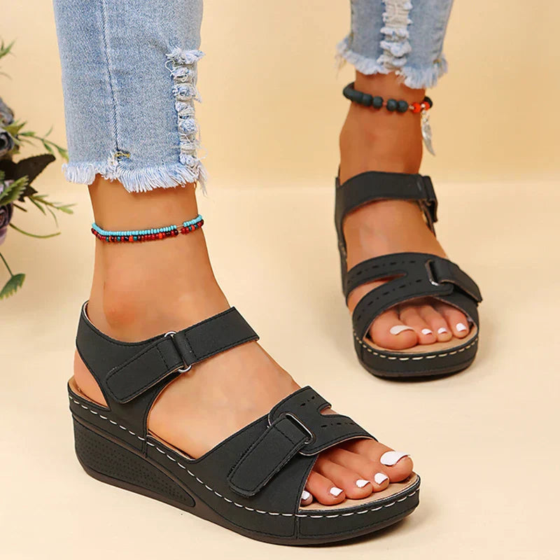 Lightweight platform sandals with wedge heel for summer