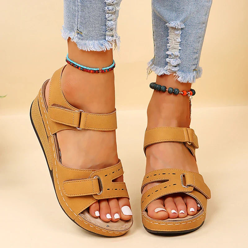 Lightweight platform sandals with wedge heel for summer