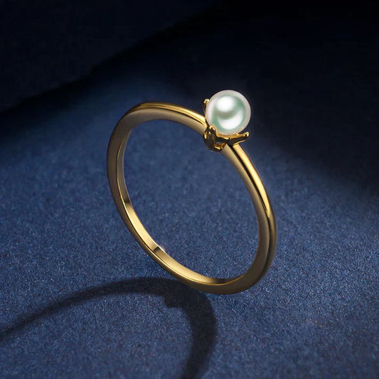 Minimalist gold ring with solitaire pearl