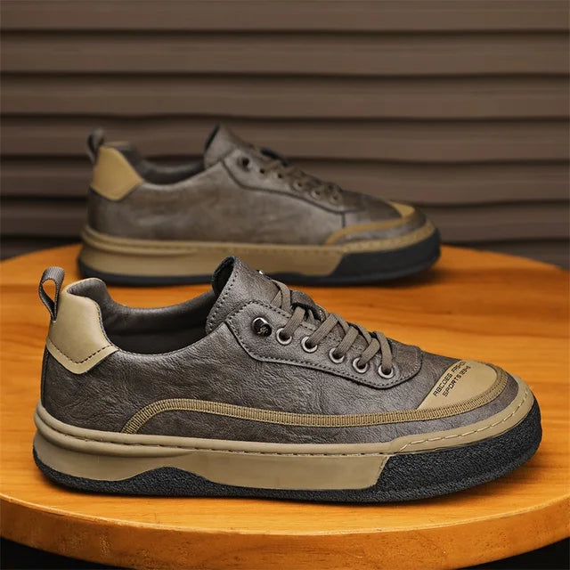 Robust casual sneakers with contrast stitching