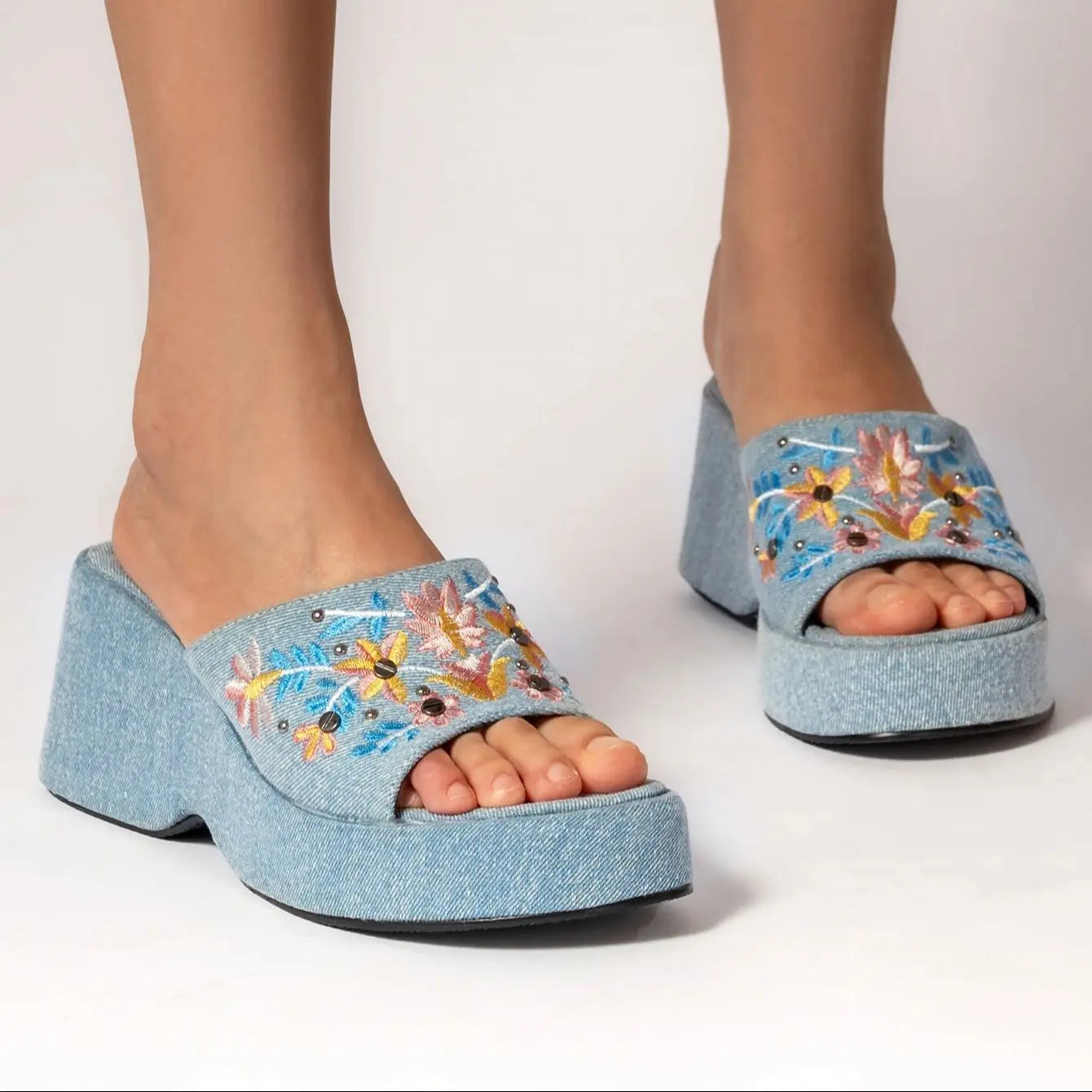 Denim sandals with thick sole