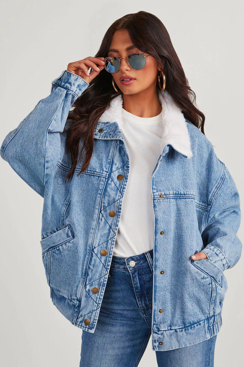 Women's denim jacket with fleece collar and modern cut