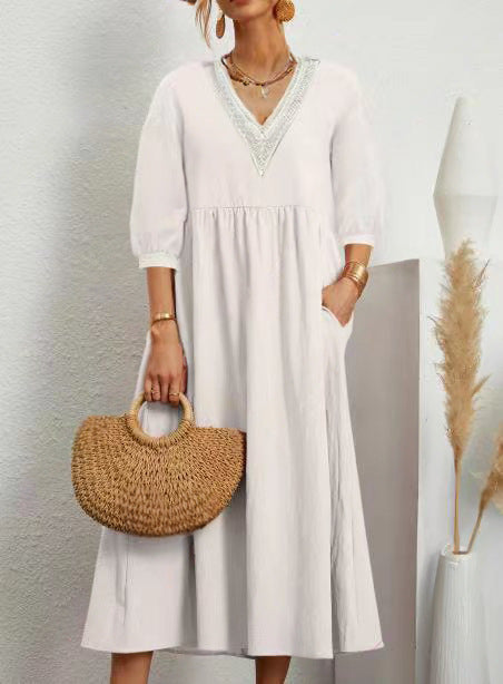 Cotton and linen V-neck dress with loose sleeves and lace