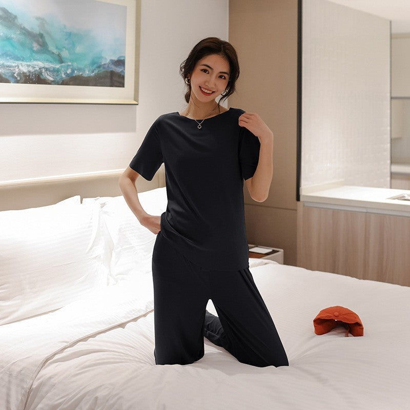 Two-piece pyjama set with short-sleeved T-shirt and wide leg in ice silk