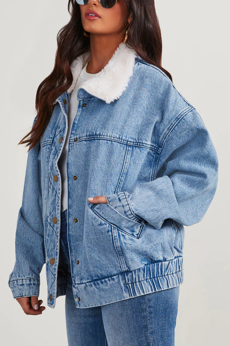 Women's denim jacket with fleece collar and modern cut