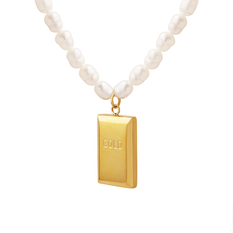 Elegant freshwater pearl necklace with geometric pendant