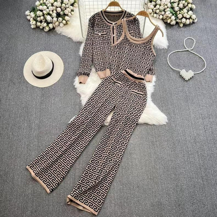 Coffee-coloured three-piece set with round neckline