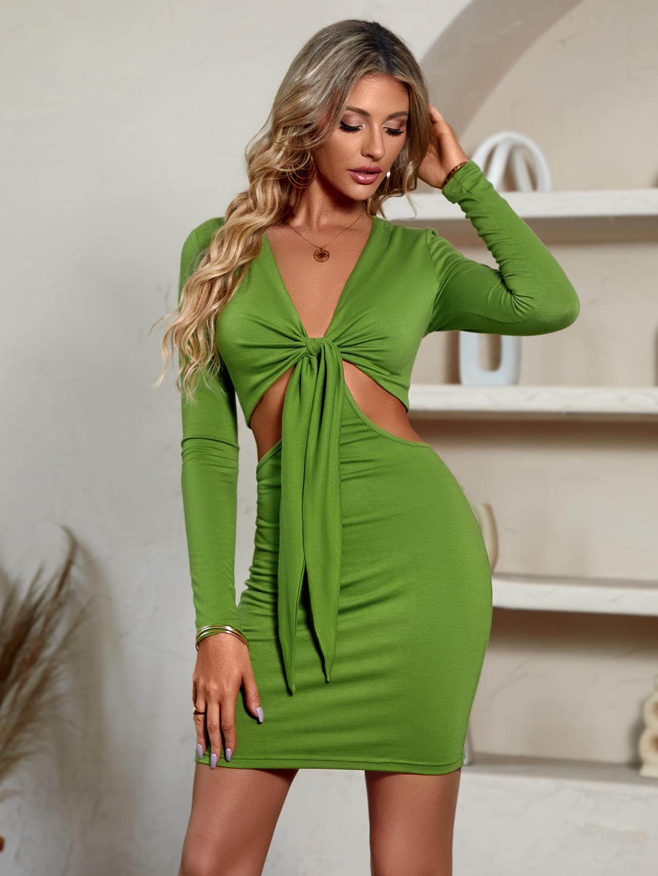 Beautiful solid colour knitted V-neck long sleeve dress