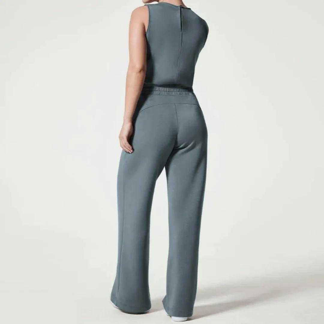 Trendy jumpsuit with wide legs and short sleeves