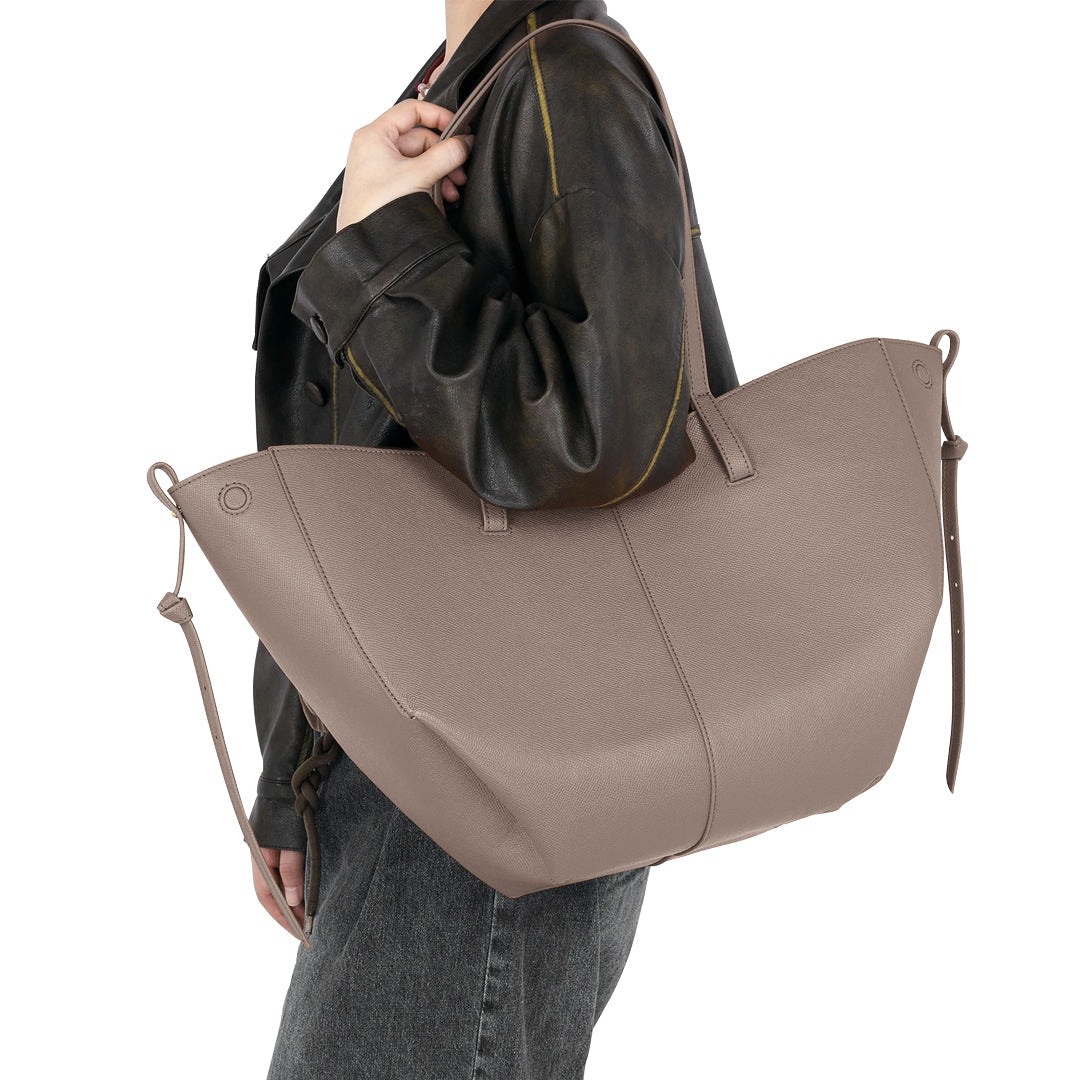 Women's - Vintage Leather Shoulder Bag - Stylish Accessory - Perfect for Everyday Use - Timeless Fashion Statement