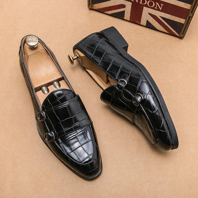 Smooth leather shoes with crocodile embossing