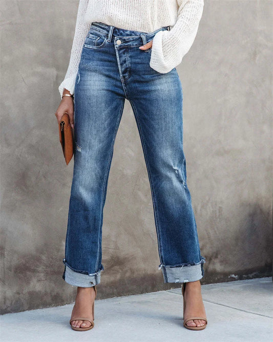 Straight leg jeans with high waist and button fastening