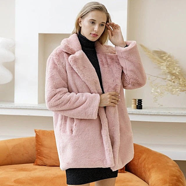 Women - Faux Fur Jacket - Cozy Warmth & Chic Style - Winter Essential Outerwear