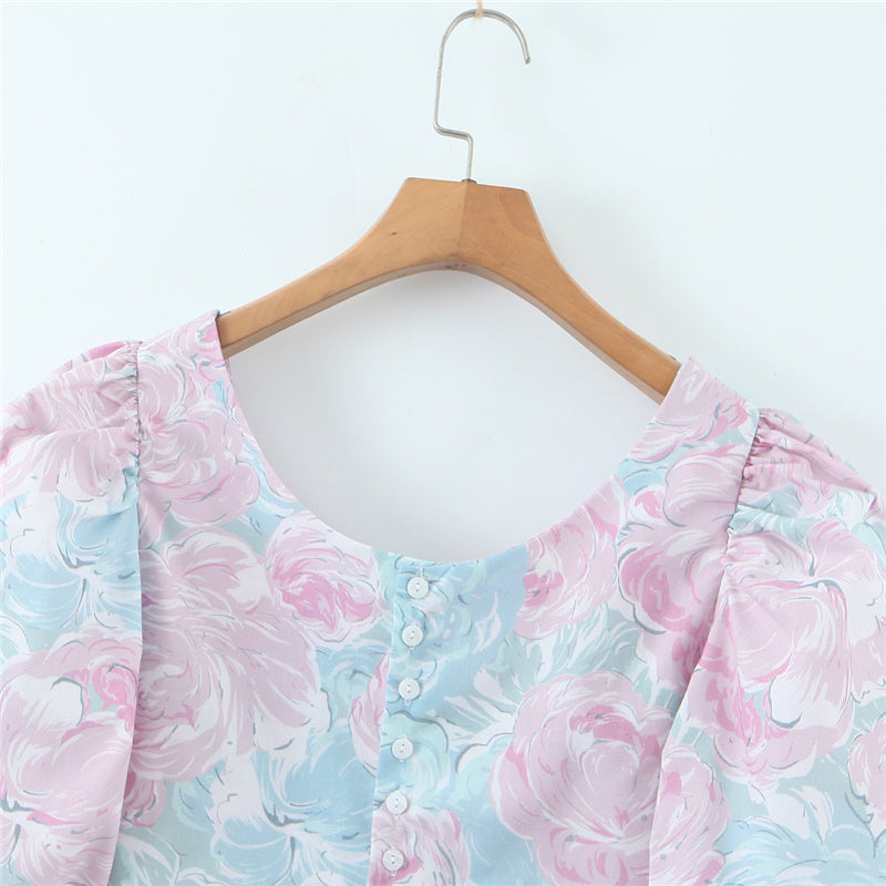 Blouse with pastel floral pattern and puff sleeves