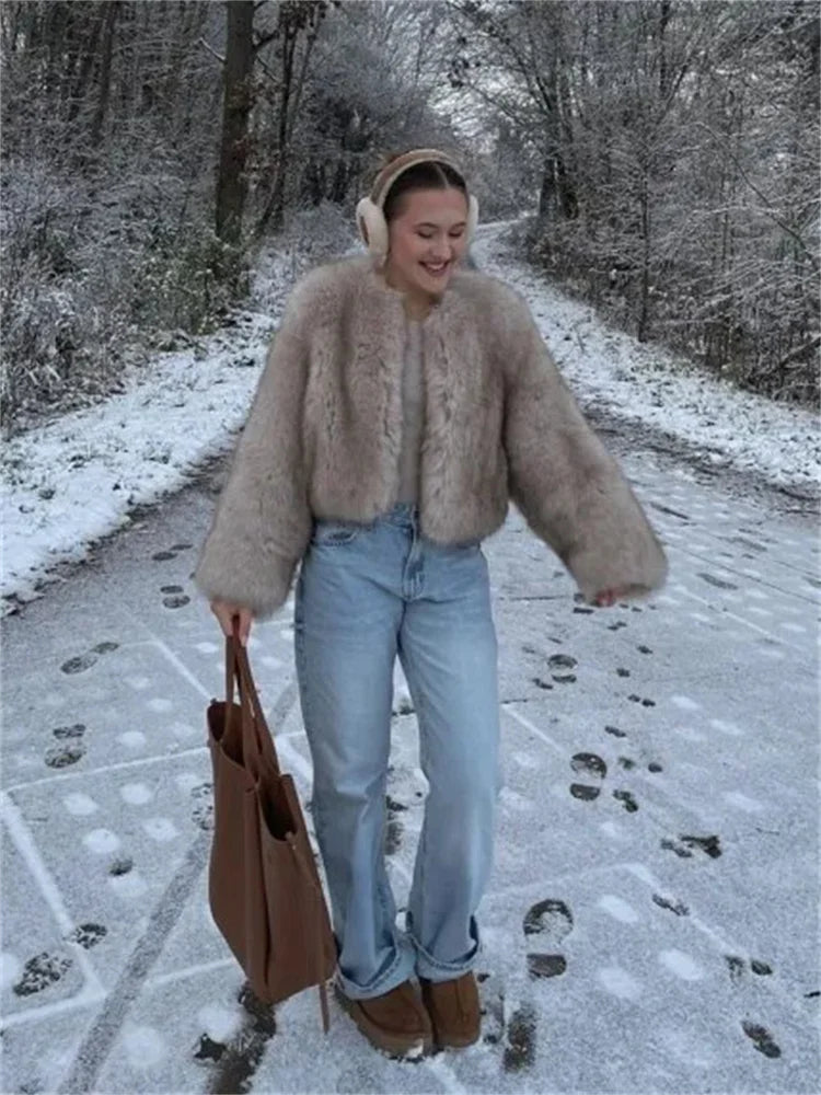 Women's Faux Fur Coat - Luxurious & Elegant Style - Perfect for Cold Days