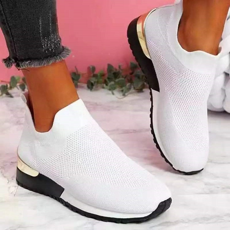 Breathable low-top trainers