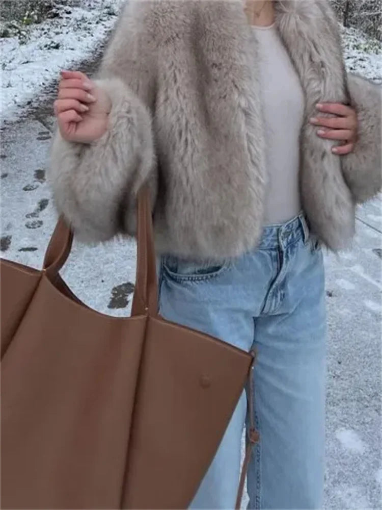 Women's Faux Fur Coat - Luxurious & Elegant Style - Perfect for Cold Days