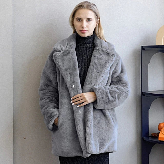 Women - Faux Fur Jacket - Cozy Warmth & Chic Style - Winter Essential Outerwear