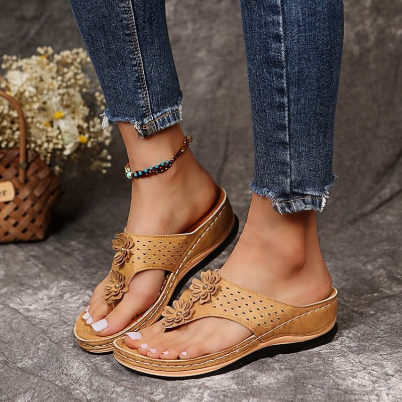 Fashionable floral wedge flip-flops