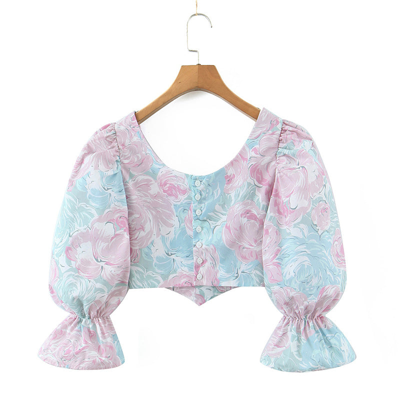 Blouse with pastel floral pattern and puff sleeves