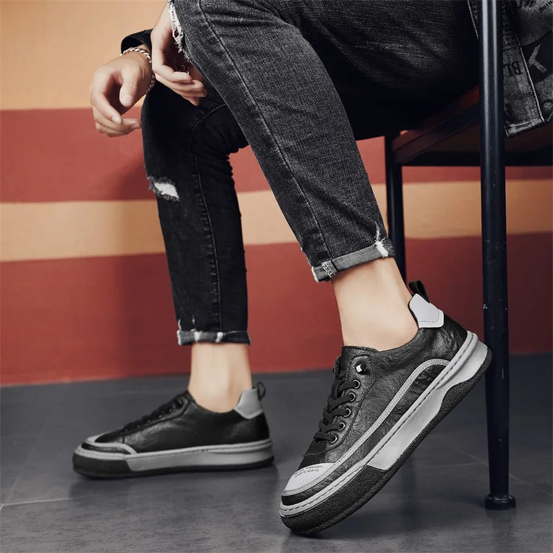 Robust casual sneakers with contrast stitching