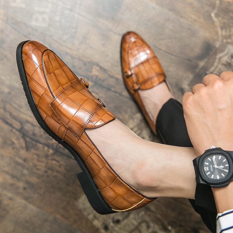 Smooth leather shoes with crocodile embossing