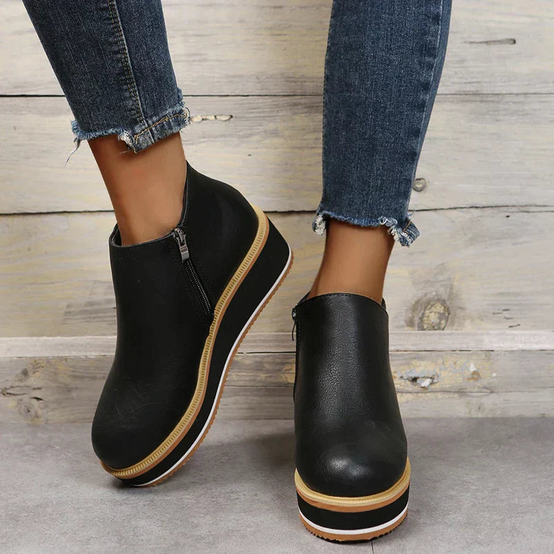 Stylish ankle boots with zip and platform