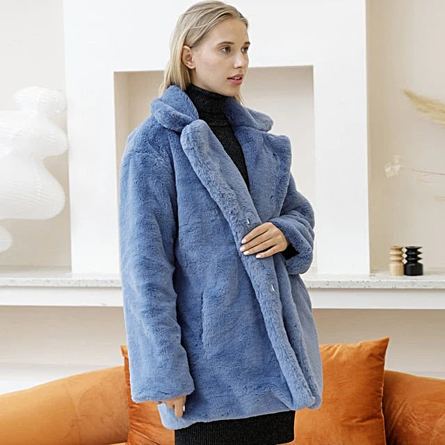 Women - Faux Fur Jacket - Cozy Warmth & Chic Style - Winter Essential Outerwear