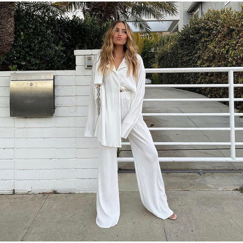 Wide trousers and blouse in ribbed fabric