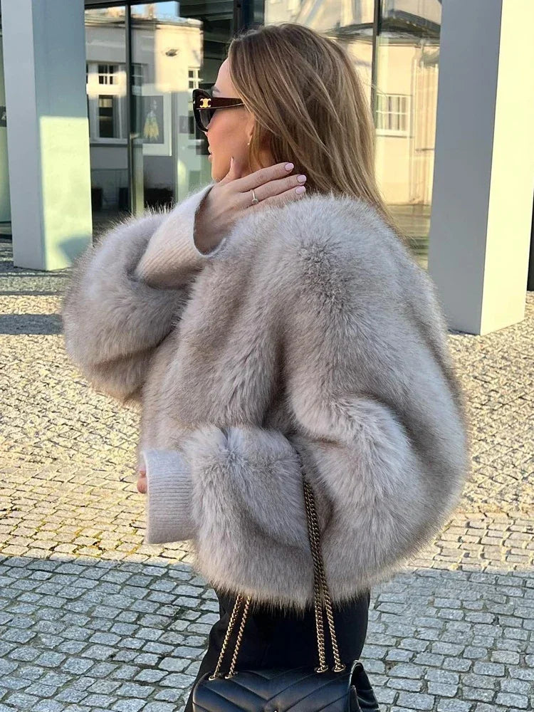 Women's Faux Fur Coat - Luxurious & Elegant Style - Perfect for Cold Days