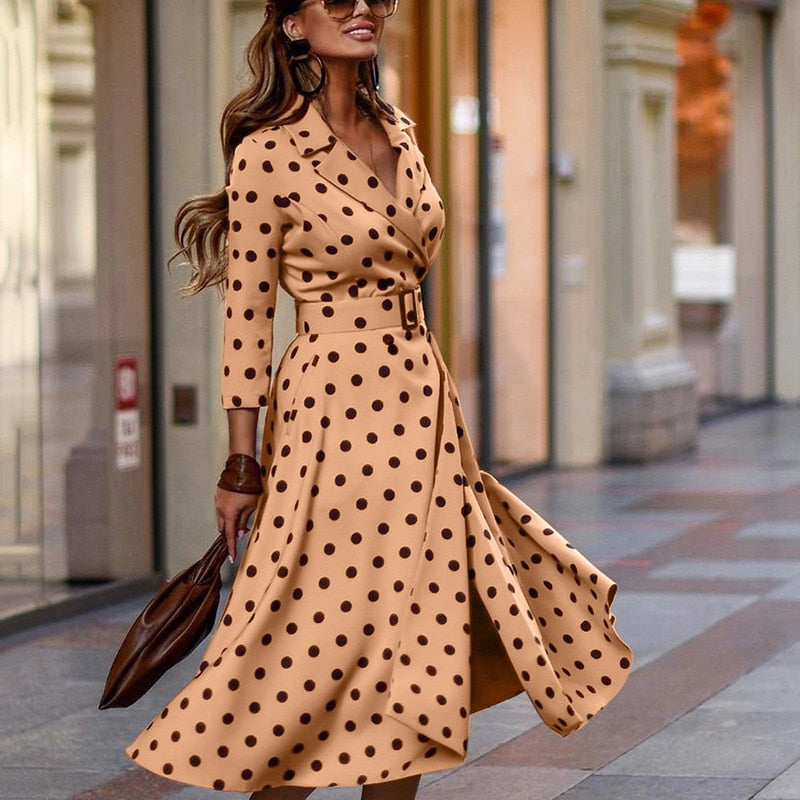 Dotted dress with waist belt