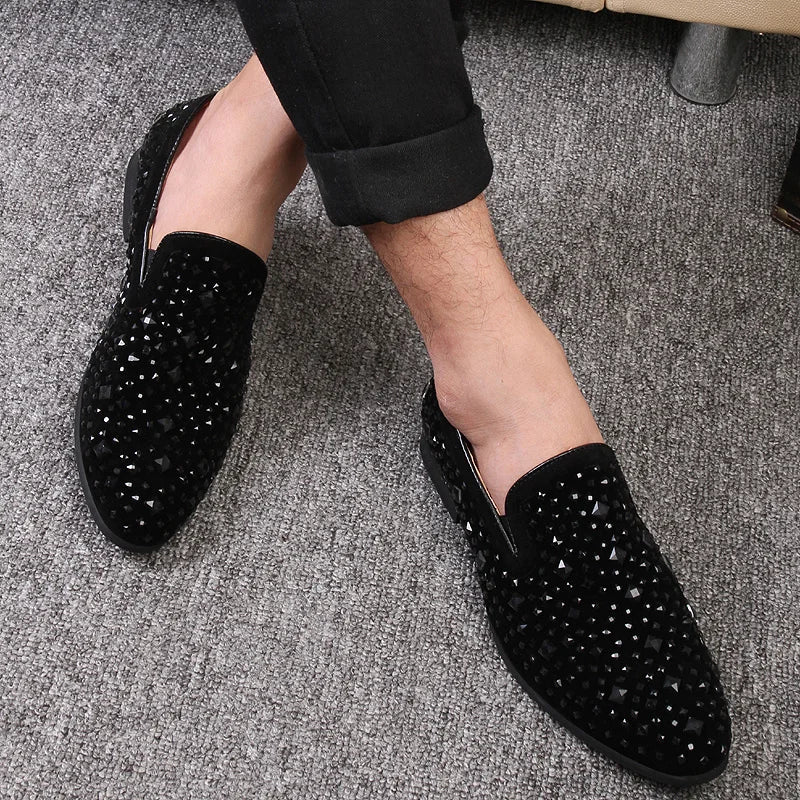 Elegant slip-on shoe with cut-out detail