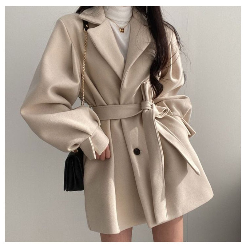 Women's Fashionable Coat - Stylish Design - Perfect for Any Occasion - Trendy Outerwear