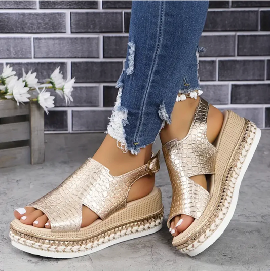 Elegant and stylish sandals with platform sole