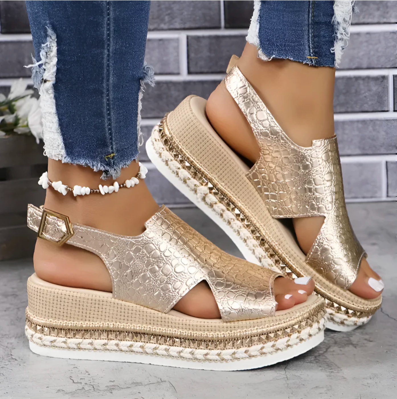 Elegant and stylish sandals with platform sole