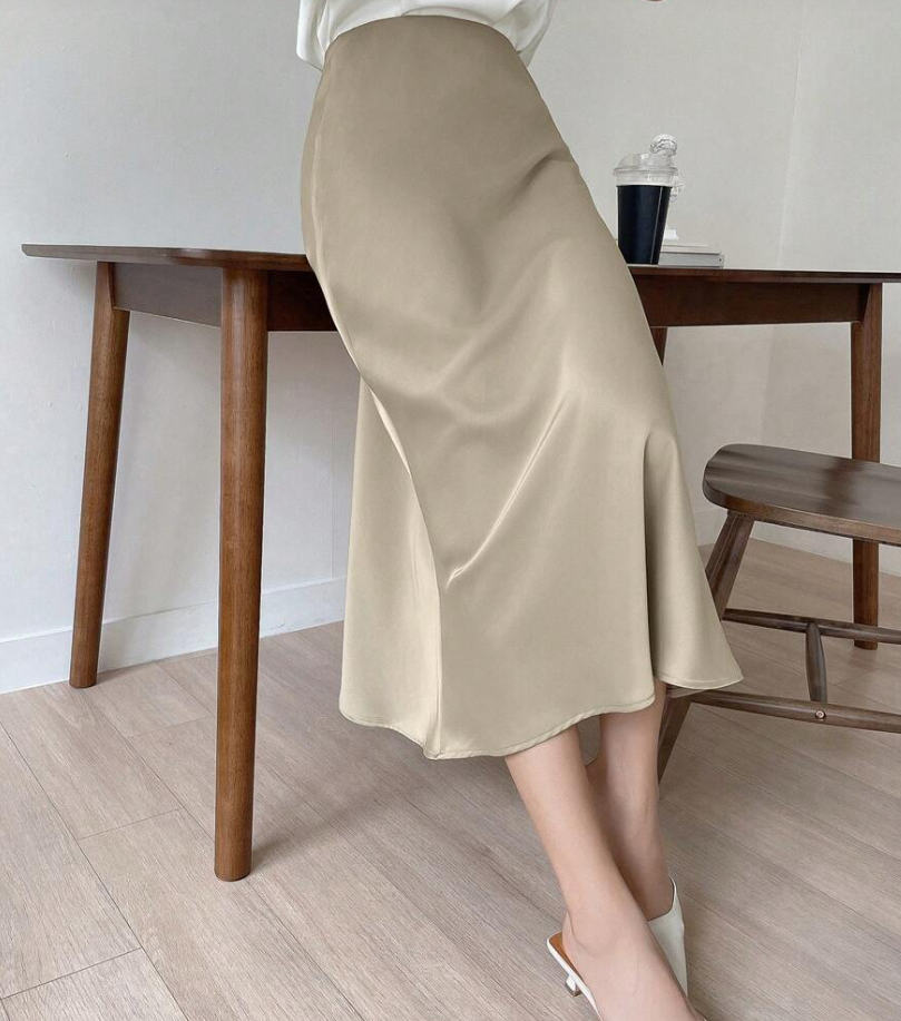 Satin skirt with high waist